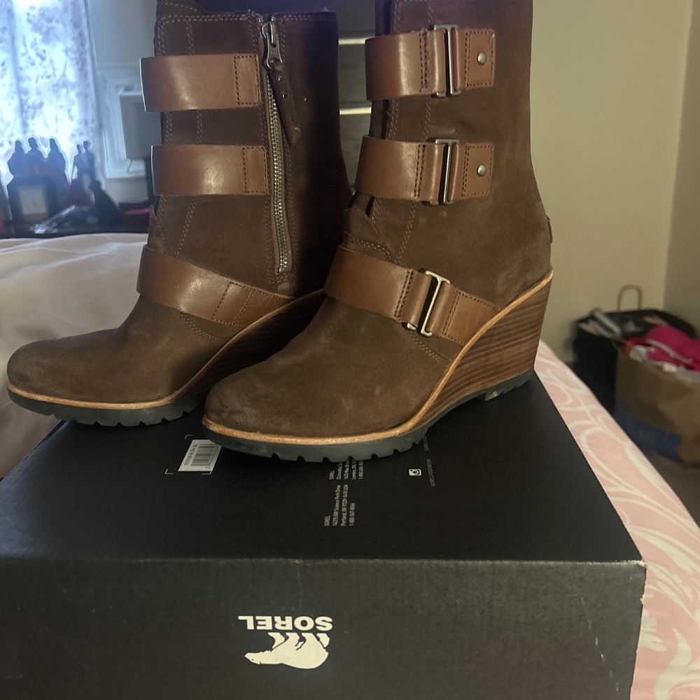 Boots - Picture 4 of 4